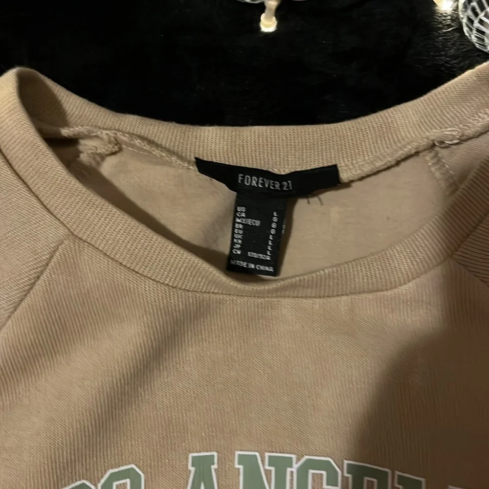 Short Sleeve Crew Neck Crop Top - Picture 7 of 8